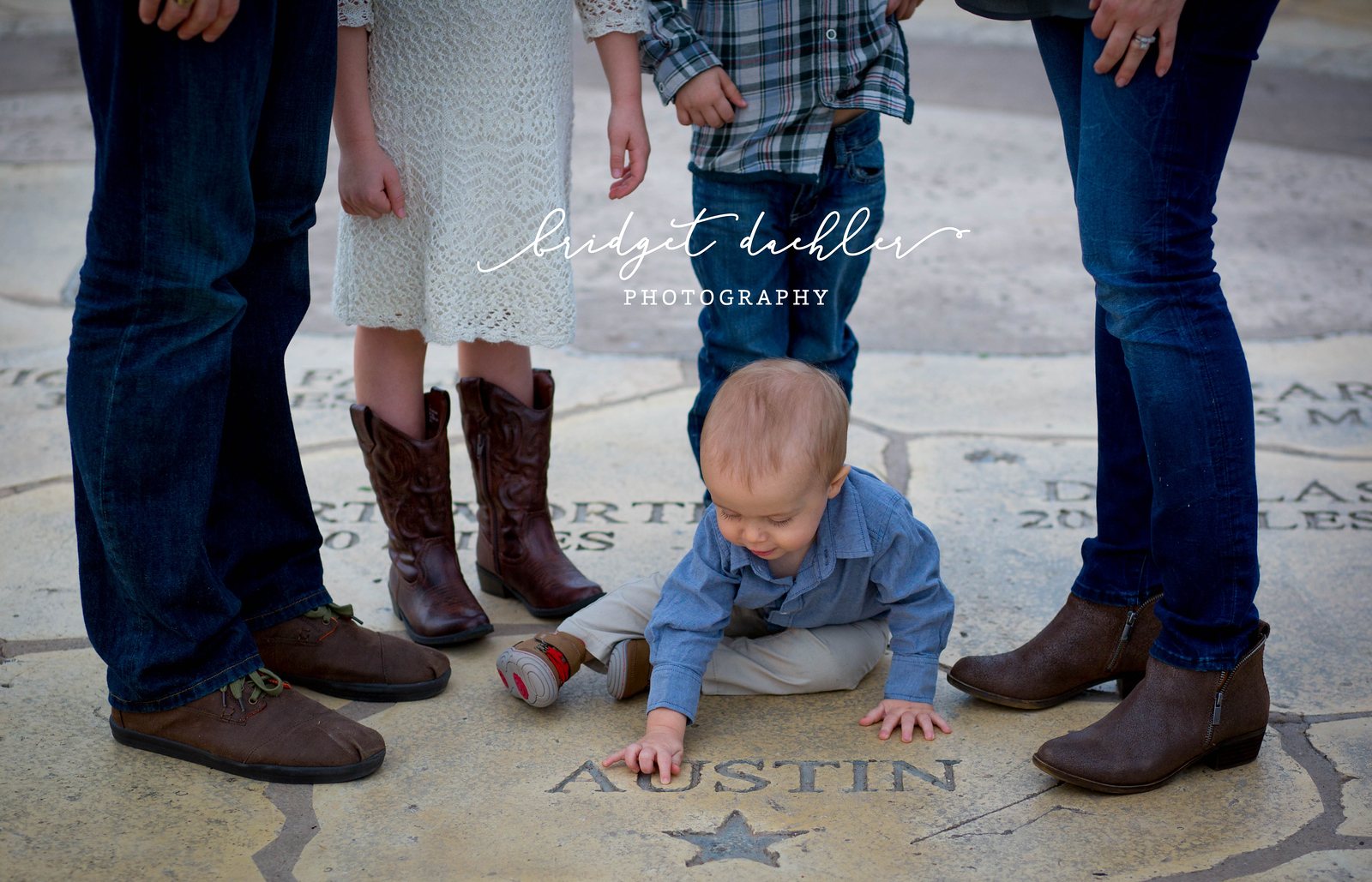 Unposed family portrait during a golden-hour session in Austin, Texas (horizontal frame 11, variation 2)