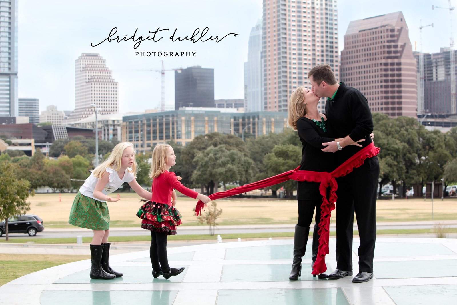 Extended family group portrait photographed on location near Austin (horizontal frame 18, variation 2)