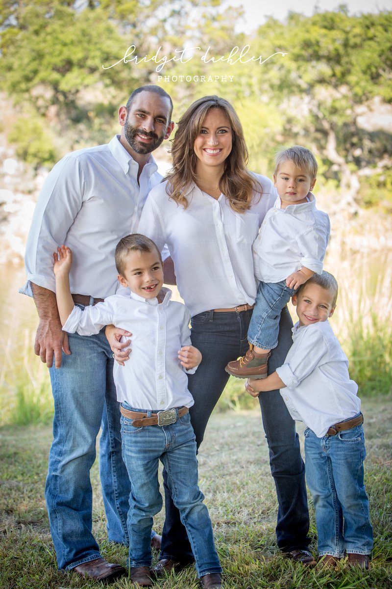 Parent and child portrait in soft natural light in Austin, Texas (vertical frame 17, variation 2)