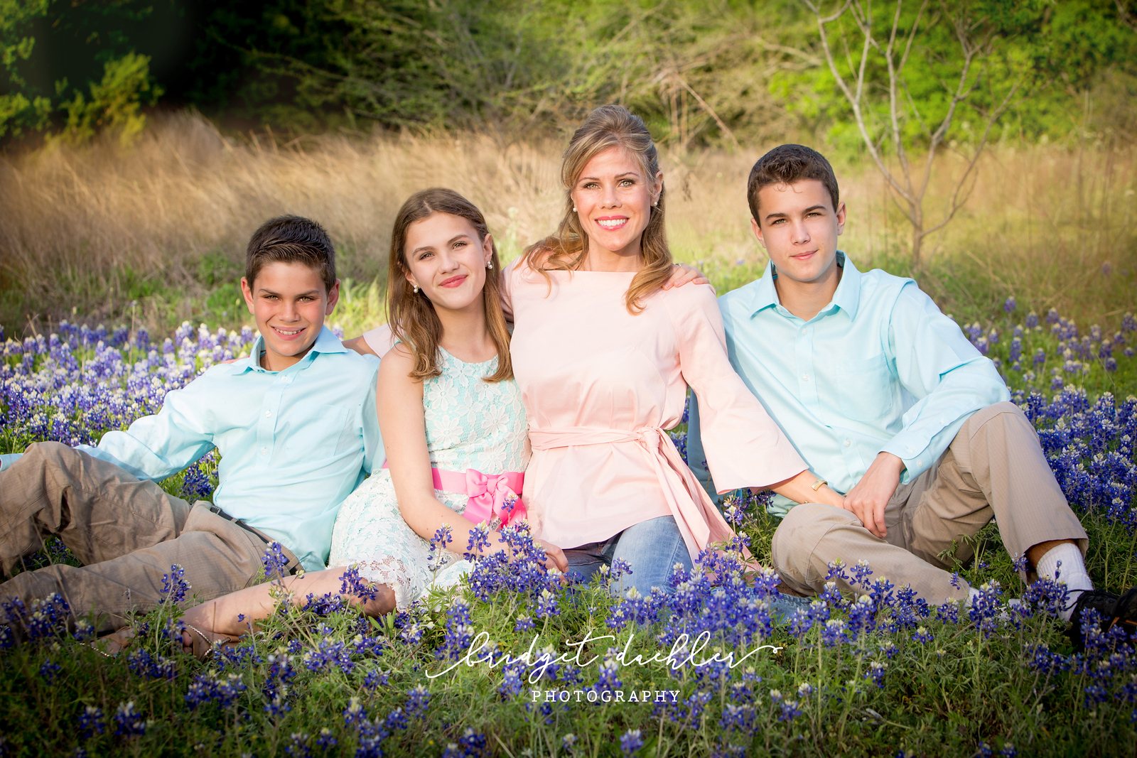 Quiet family portrait moment in warm natural light near Austin, Texas (horizontal frame 10)