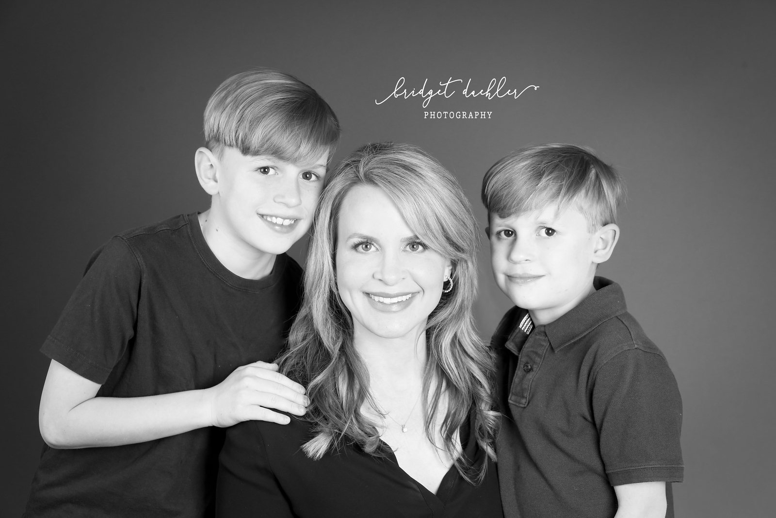 Extended family group portrait photographed on location near Austin (horizontal frame 8)