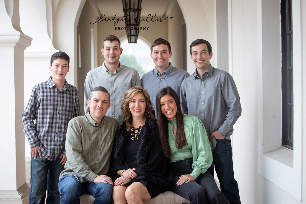 Extended family group portrait photographed on location near Austin (horizontal frame 28, variation 3)
