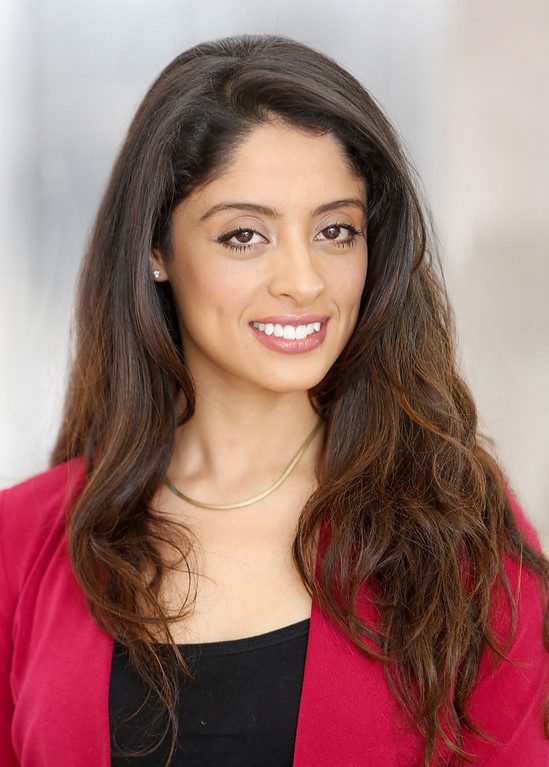 LinkedIn-style professional headshot in natural light, Austin, Texas (vertical frame 44, variation 6)