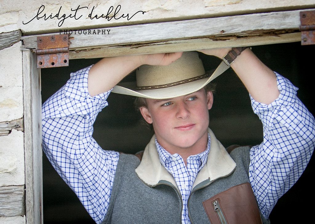 Golden-hour high school senior portrait taken in a Texas Hill Country field near Austin (horizontal frame 49, variation 5)